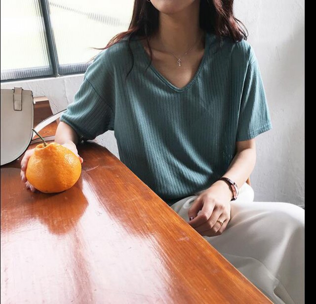 [해외] 여성 여름 V넥 개주얼티셔츠 깔끔한 스타일 민무늬 티셔츠