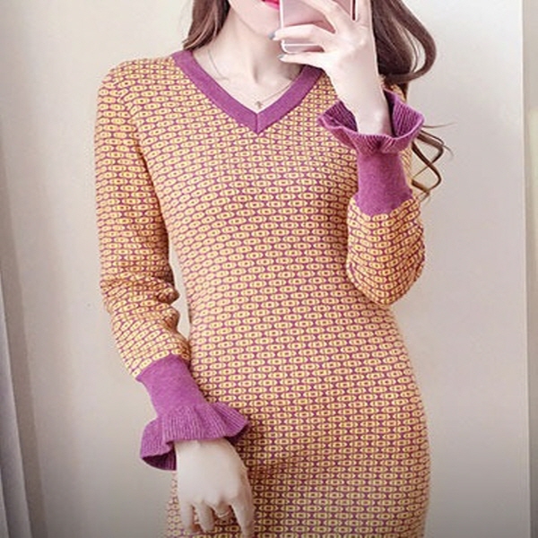 [해외] 여성의류 배색 셔링 유니크 패턴 니트 원피스